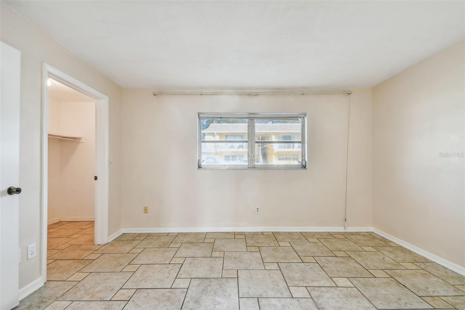 Image 32 of 49 For 610 Indian Rocks Road N 121