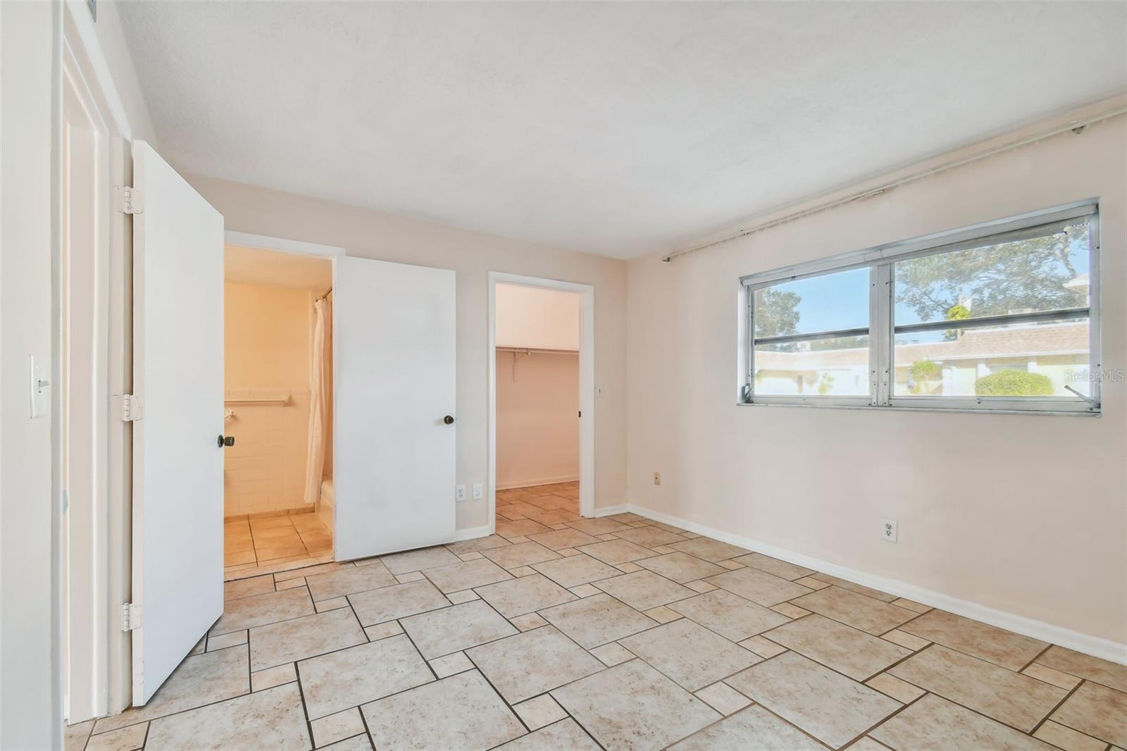 Image 33 of 49 For 610 Indian Rocks Road N 121