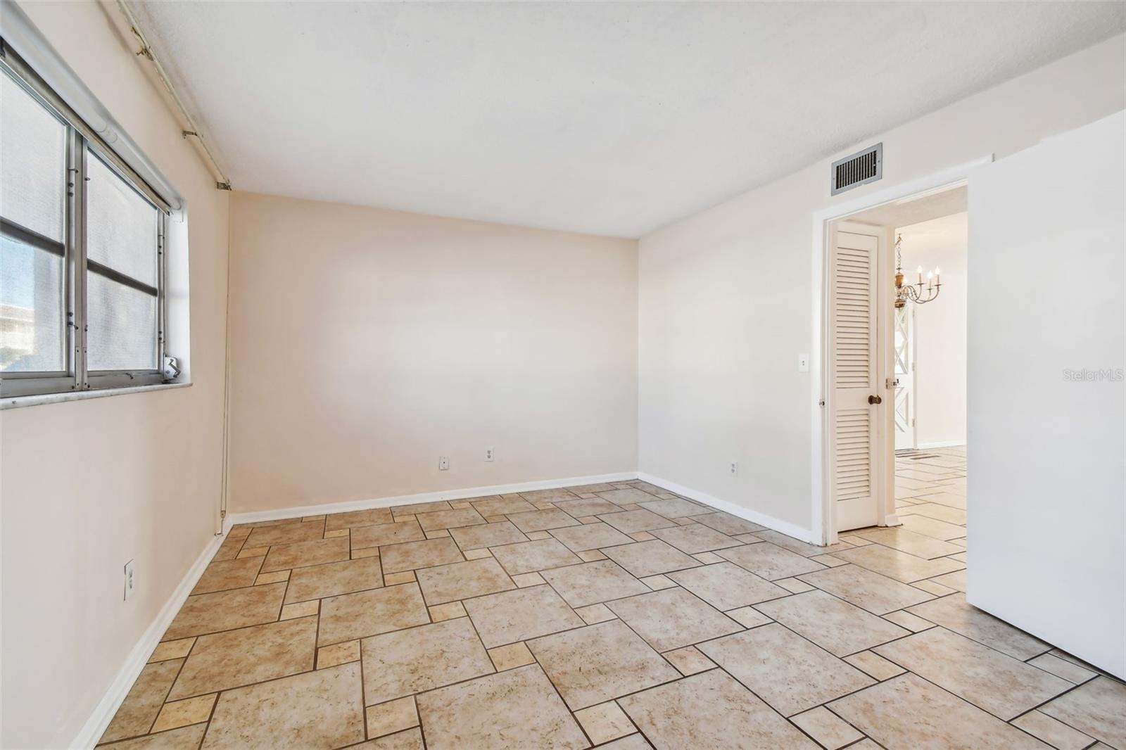 Image 35 of 49 For 610 Indian Rocks Road N 121