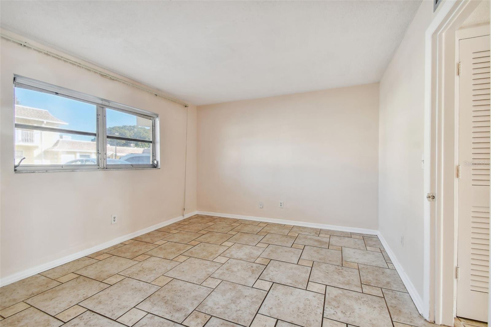 Image 36 of 49 For 610 Indian Rocks Road N 121