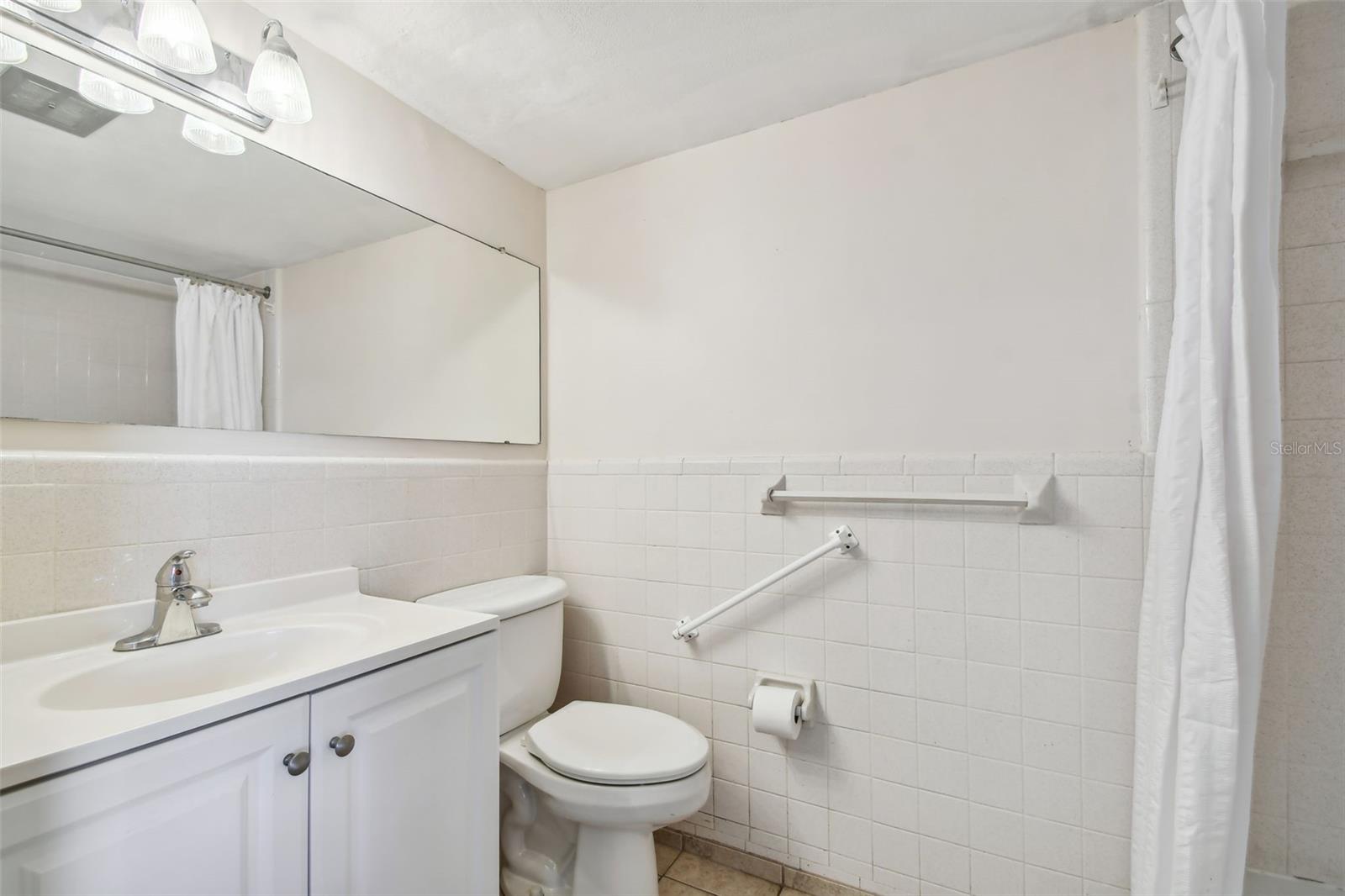 Image 38 of 49 For 610 Indian Rocks Road N 121