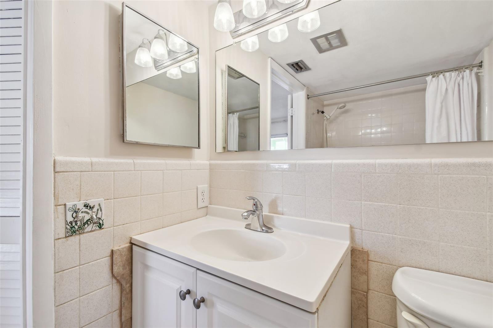 Image 39 of 49 For 610 Indian Rocks Road N 121