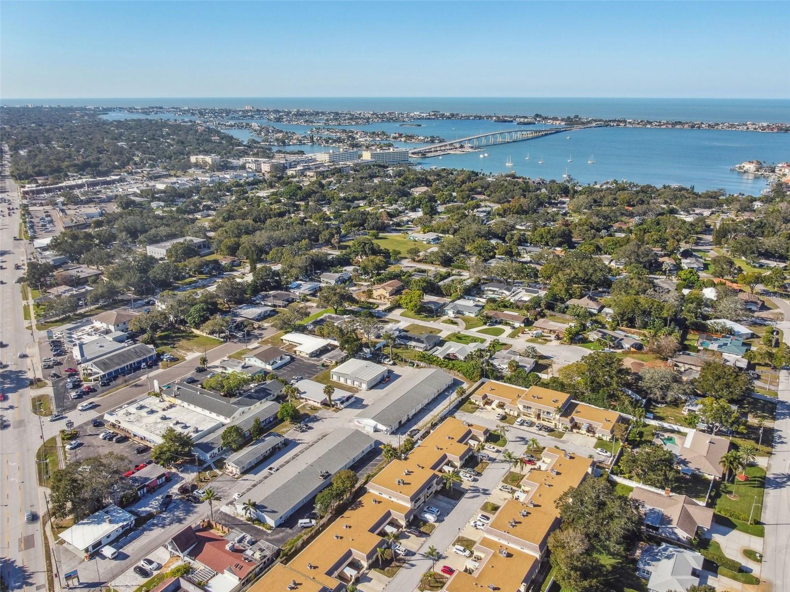 Image 5 of 49 For 610 Indian Rocks Road N 121