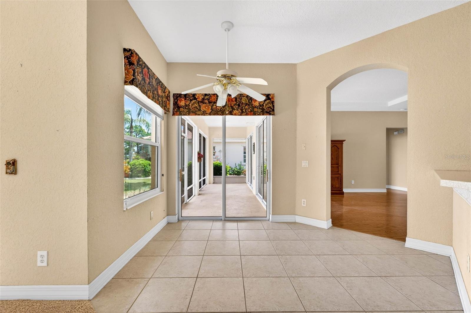 Image 15 of 43 For 2212 Myrtle Vista Court