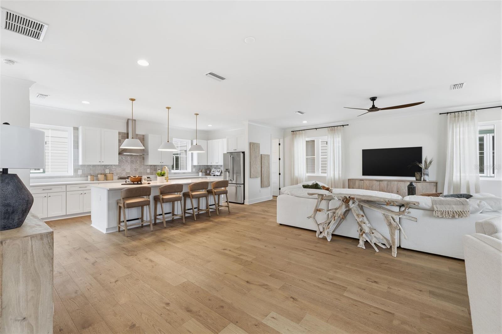 Listing photo id 12 for 407 Albany Avenue 1