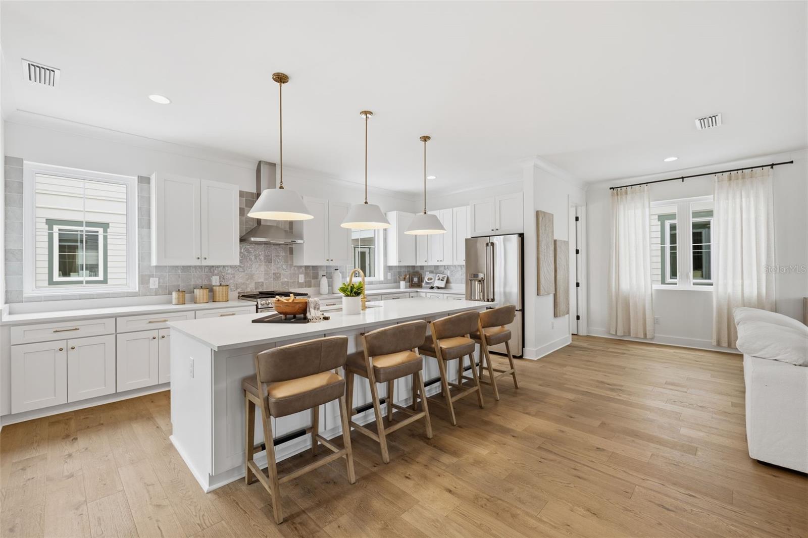 Listing photo id 13 for 407 Albany Avenue 1