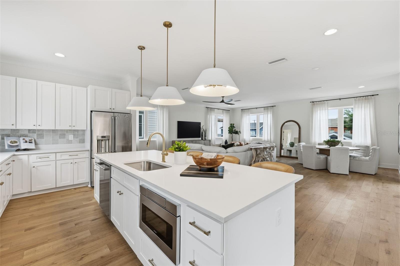 Listing photo id 15 for 407 Albany Avenue 1