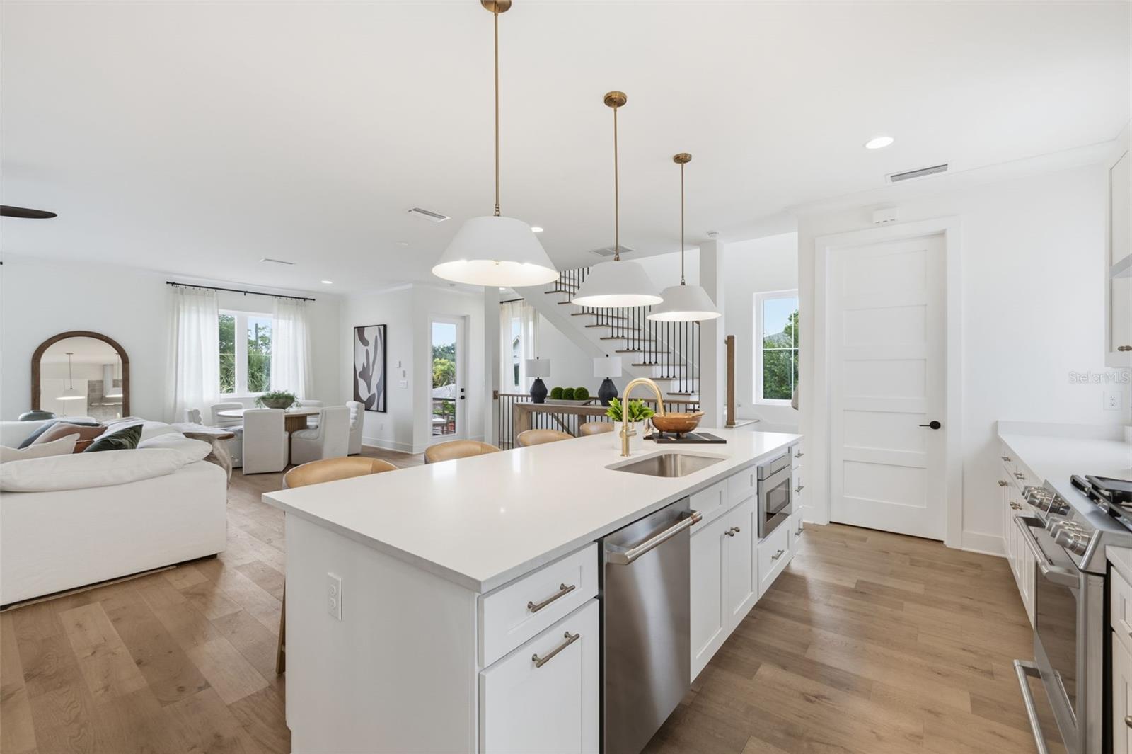 Listing photo id 16 for 407 Albany Avenue 1