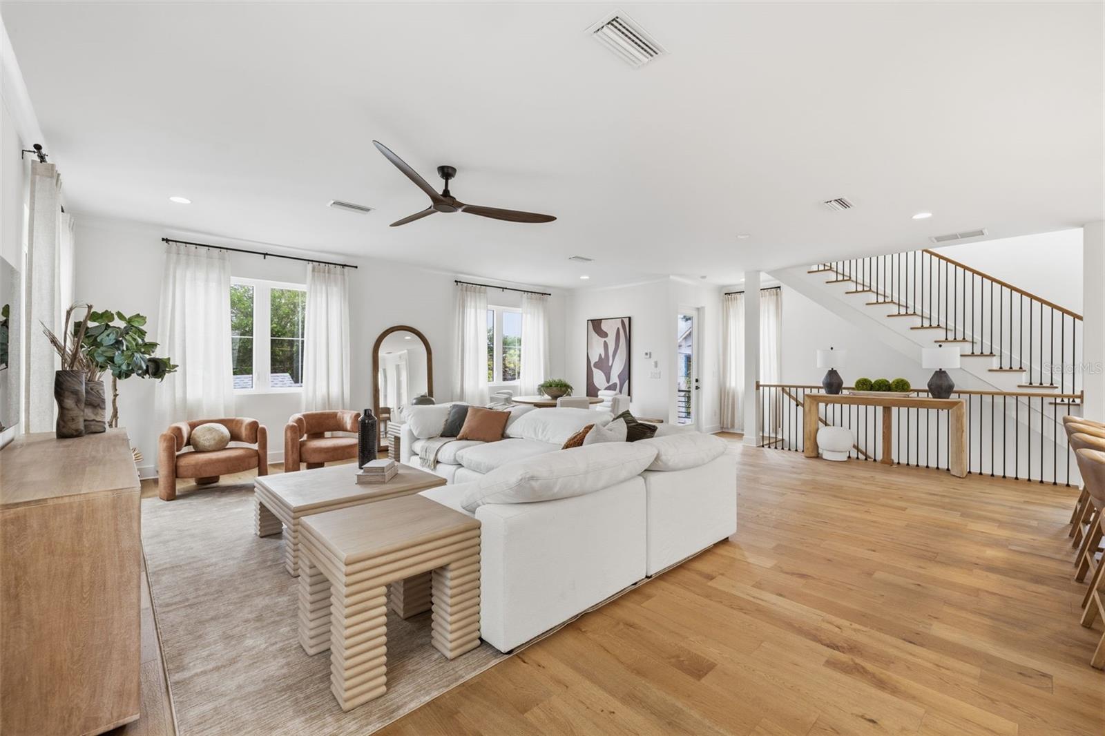 Listing photo id 17 for 407 Albany Avenue 1