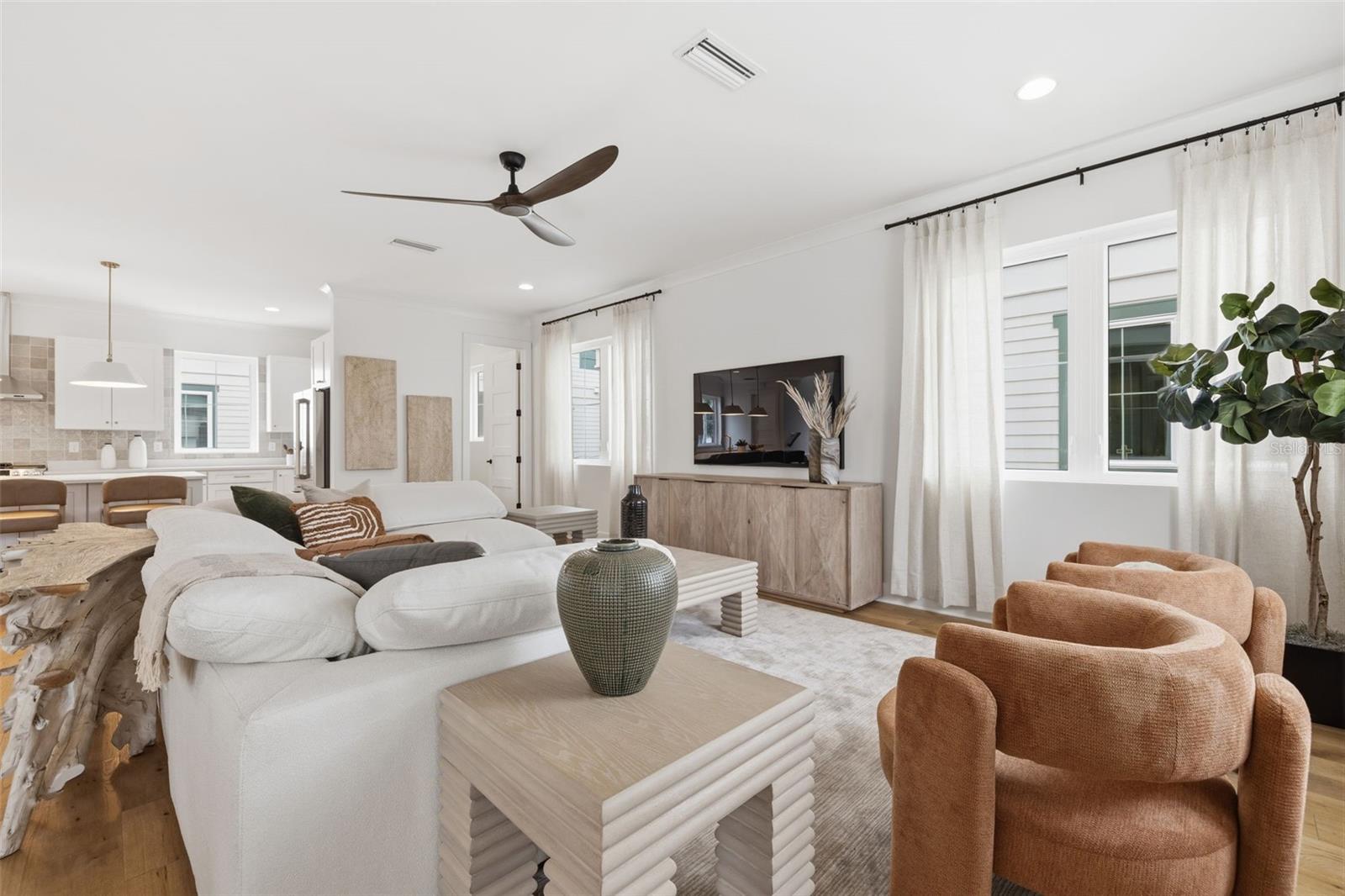 Listing photo id 21 for 407 Albany Avenue 1