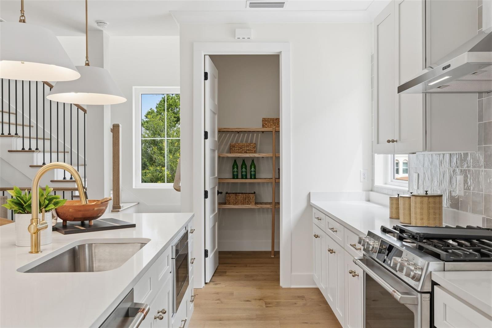 Listing photo id 24 for 407 Albany Avenue 1