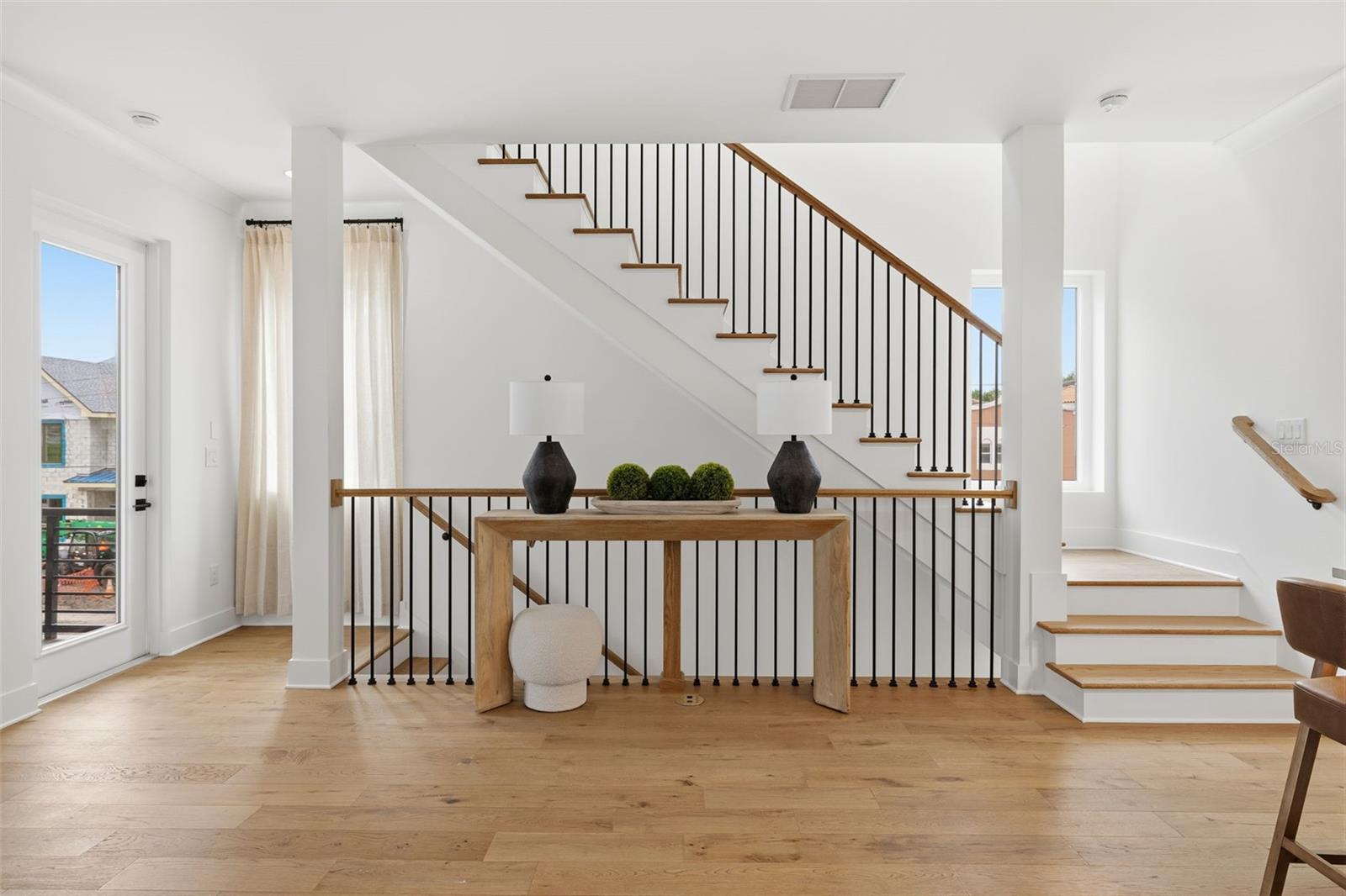 Listing photo id 25 for 407 Albany Avenue 1