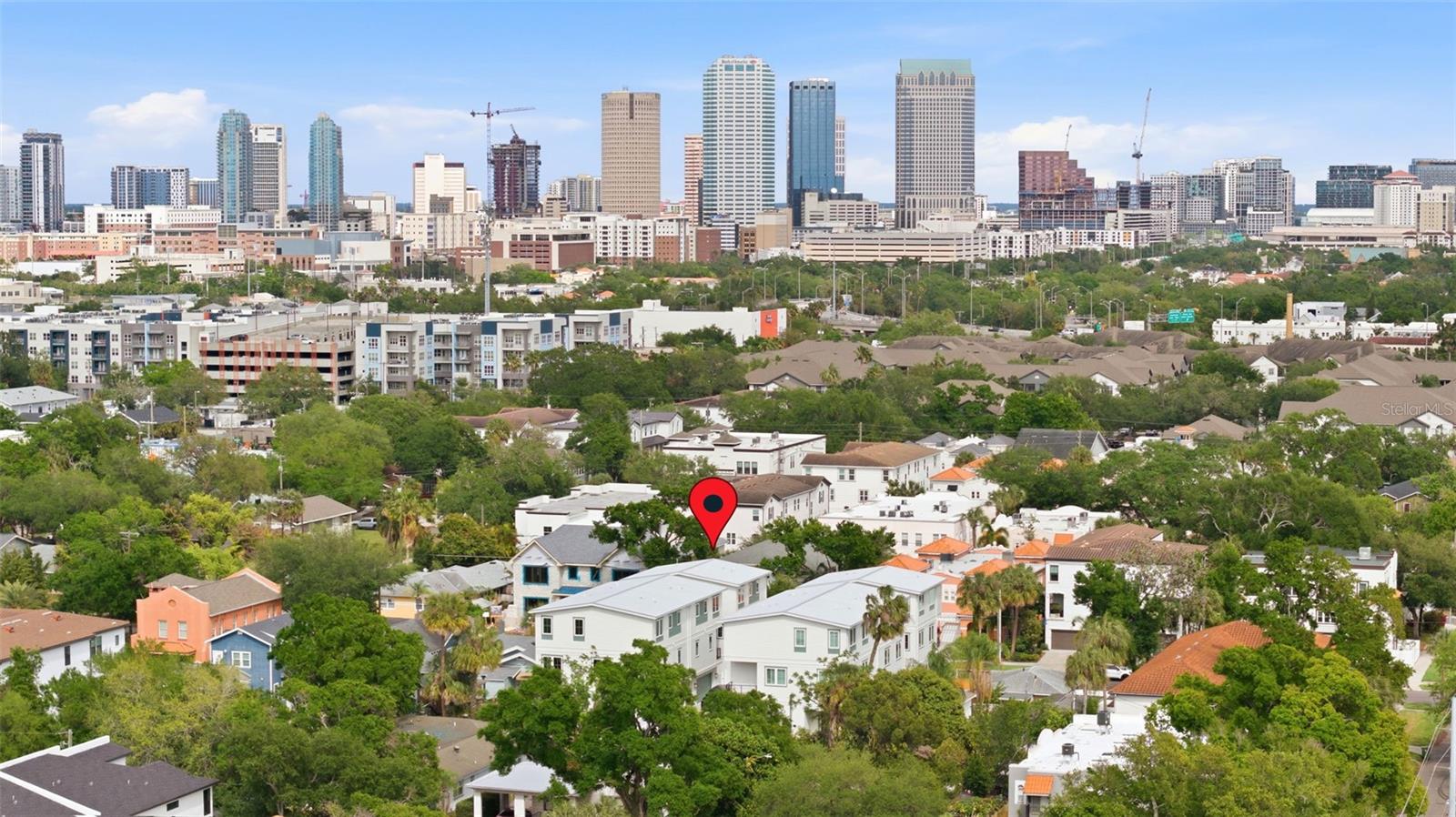 Listing photo id 1 for 407 Albany Avenue 1