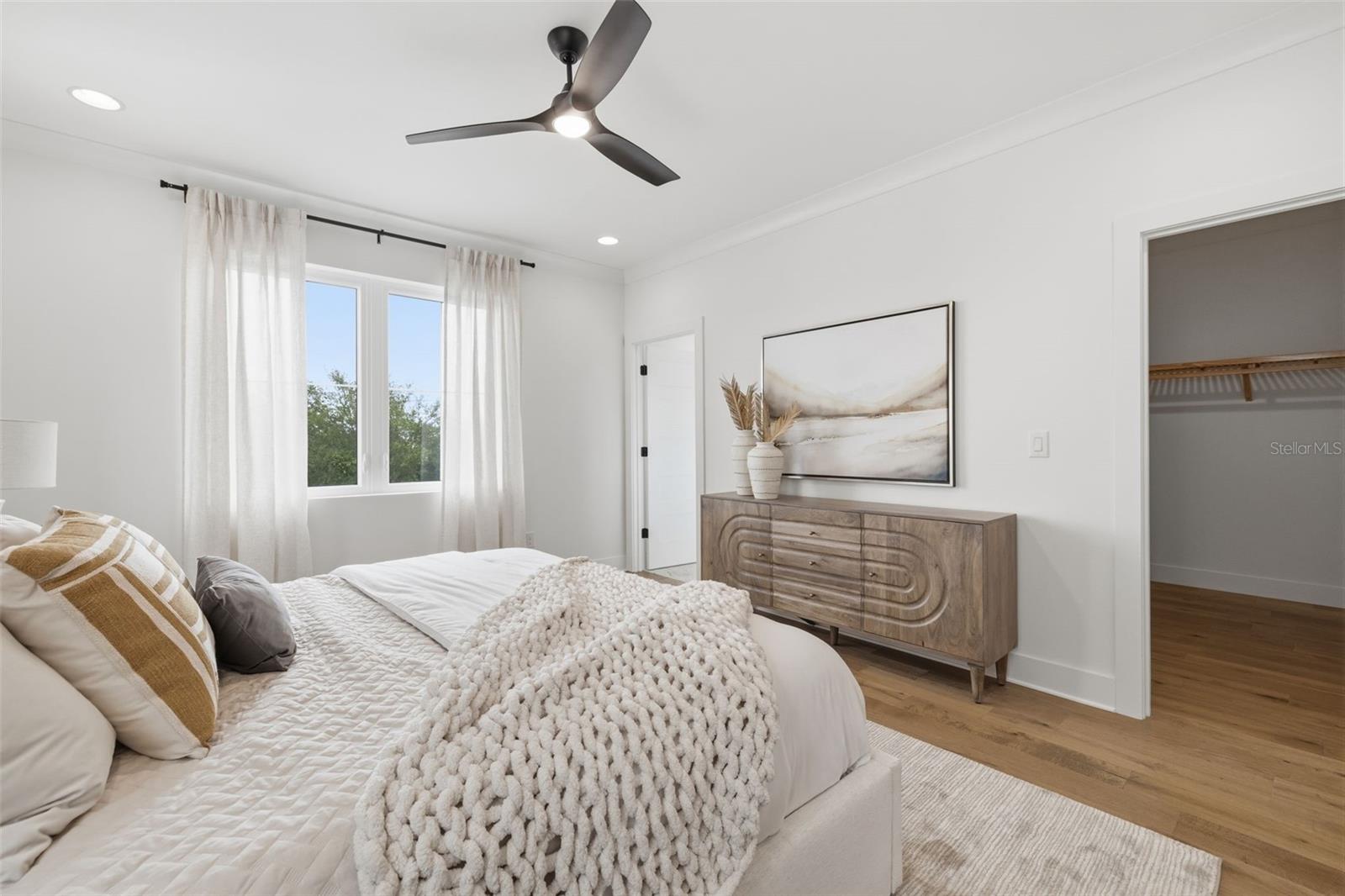 Listing photo id 32 for 407 Albany Avenue 1