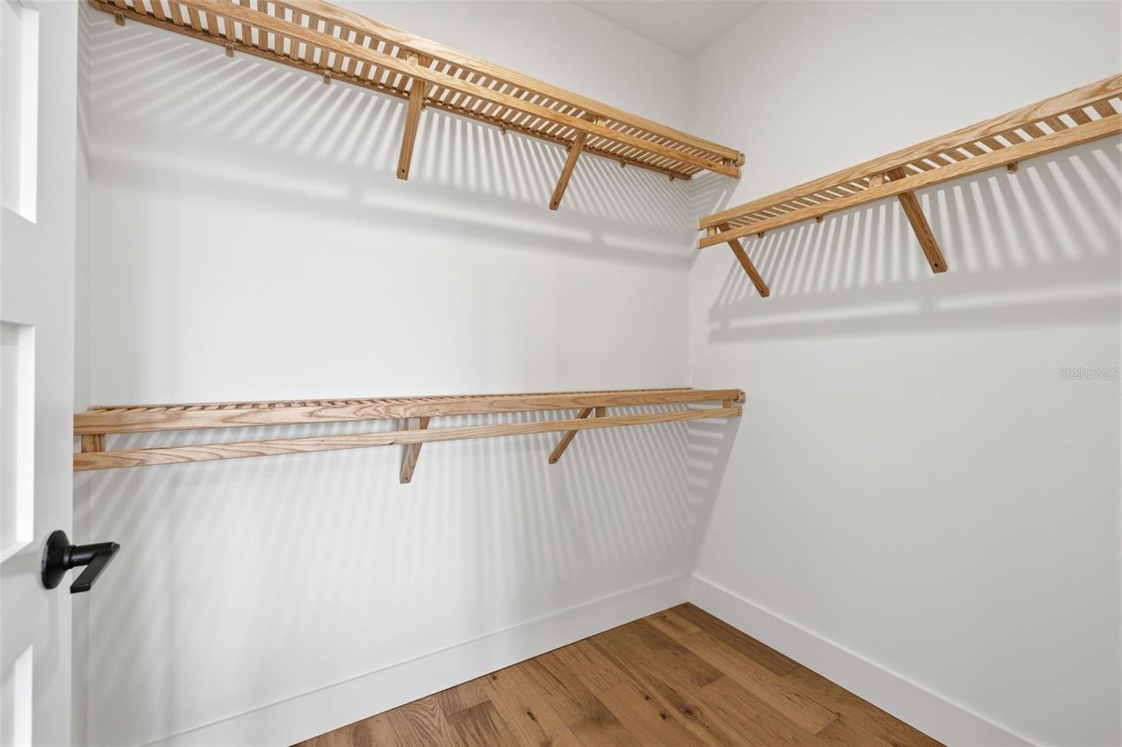 Listing photo id 33 for 407 Albany Avenue 1