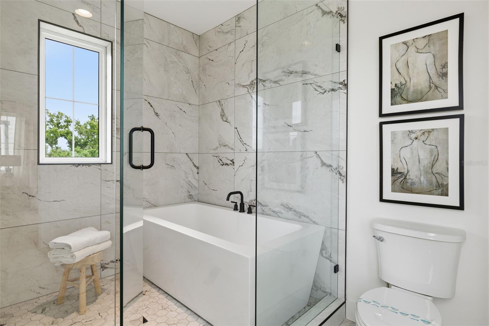 Listing photo id 36 for 407 Albany Avenue 1