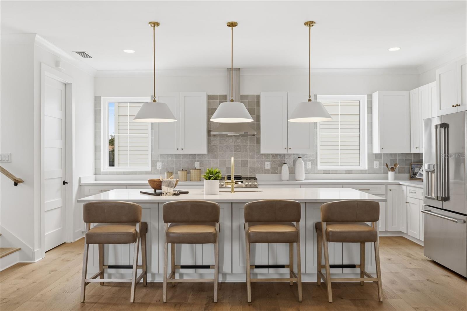 Listing photo id 2 for 407 Albany Avenue 1