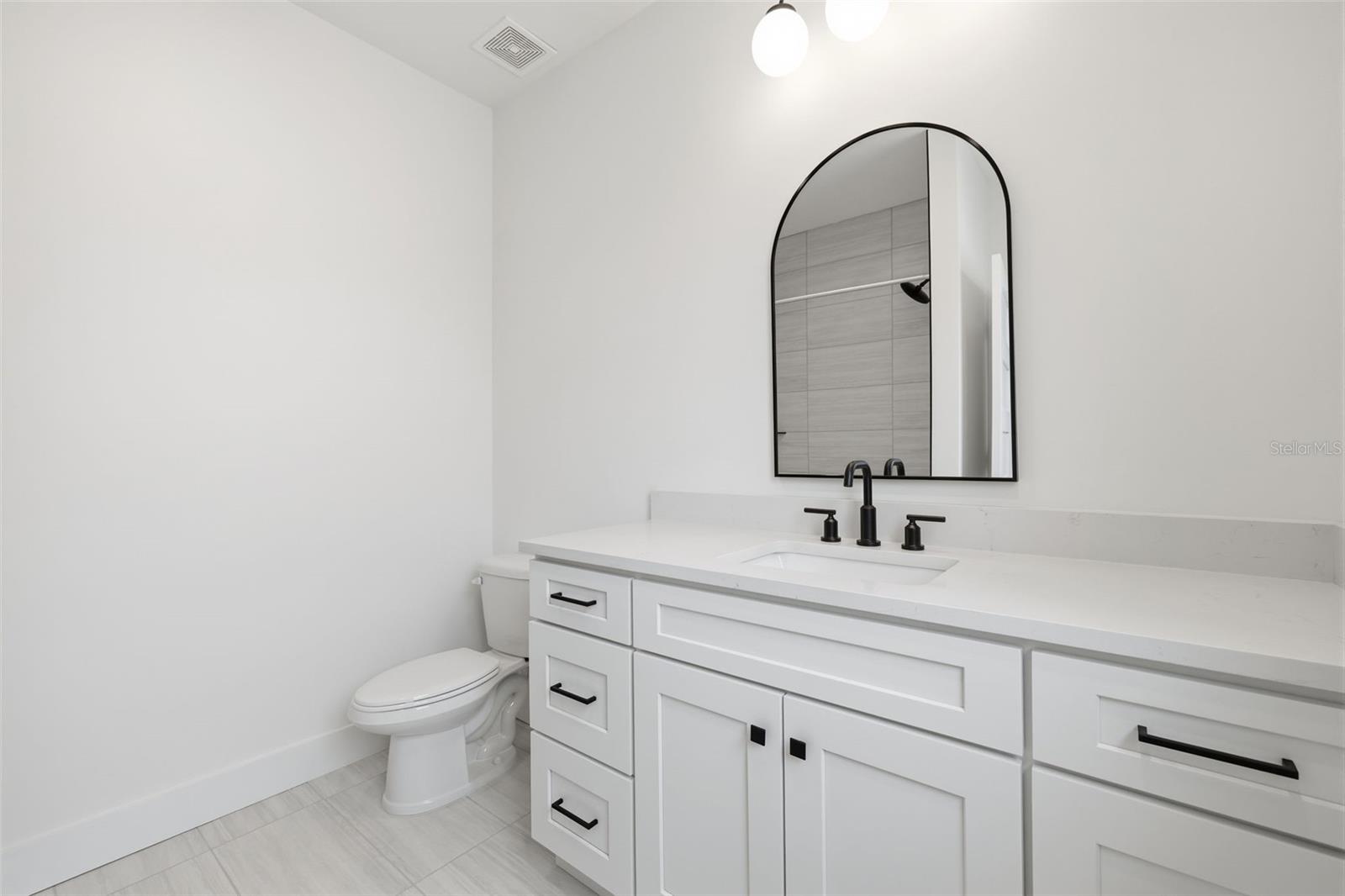 Listing photo id 42 for 407 Albany Avenue 1