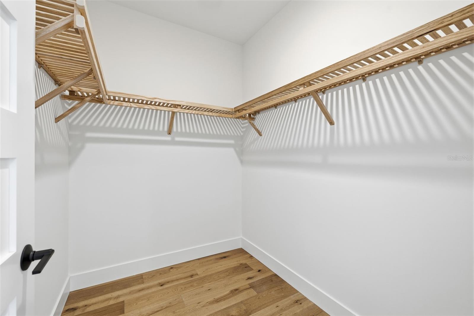 Listing photo id 44 for 407 Albany Avenue 1