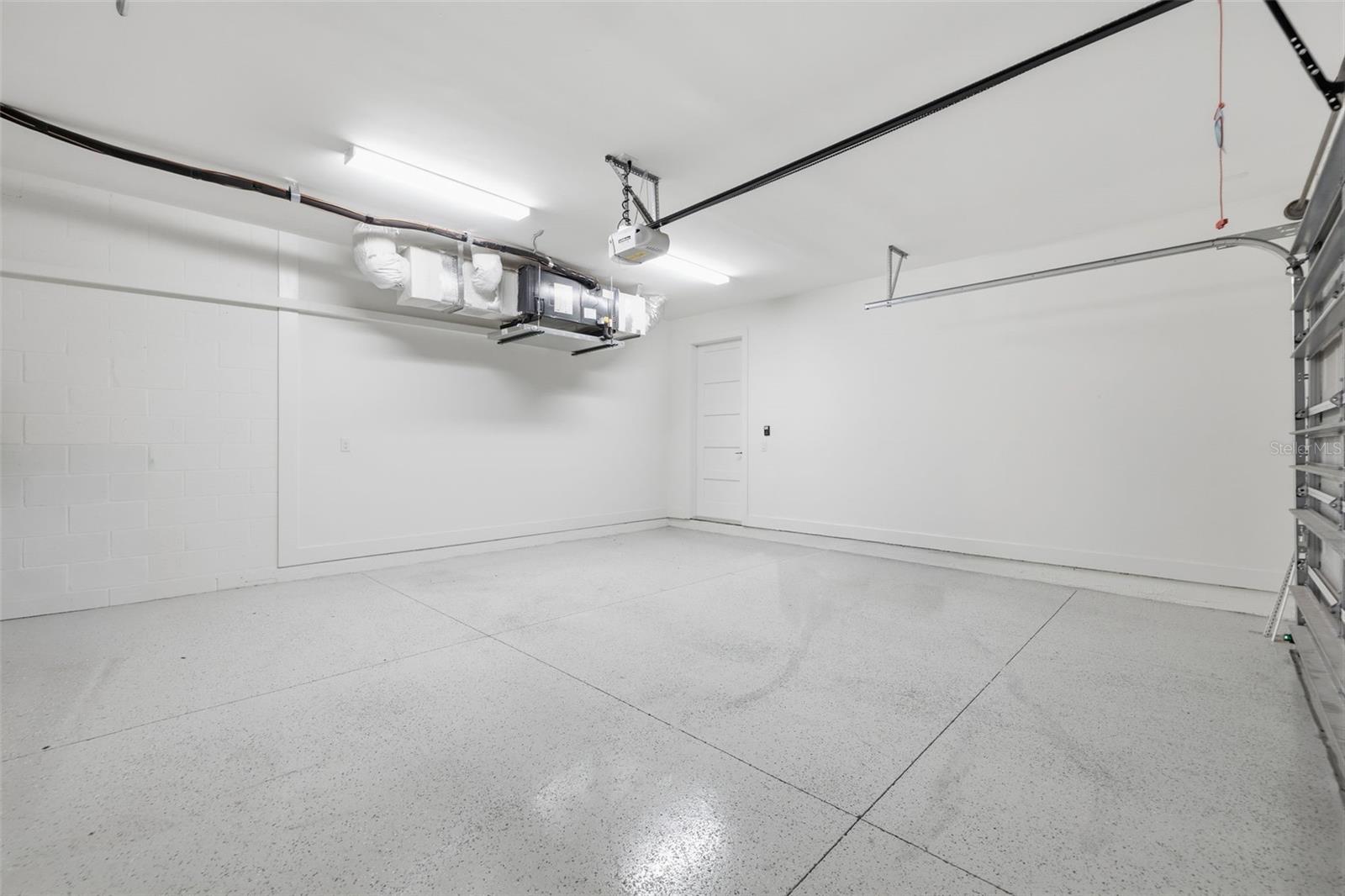 Listing photo id 47 for 407 Albany Avenue 1