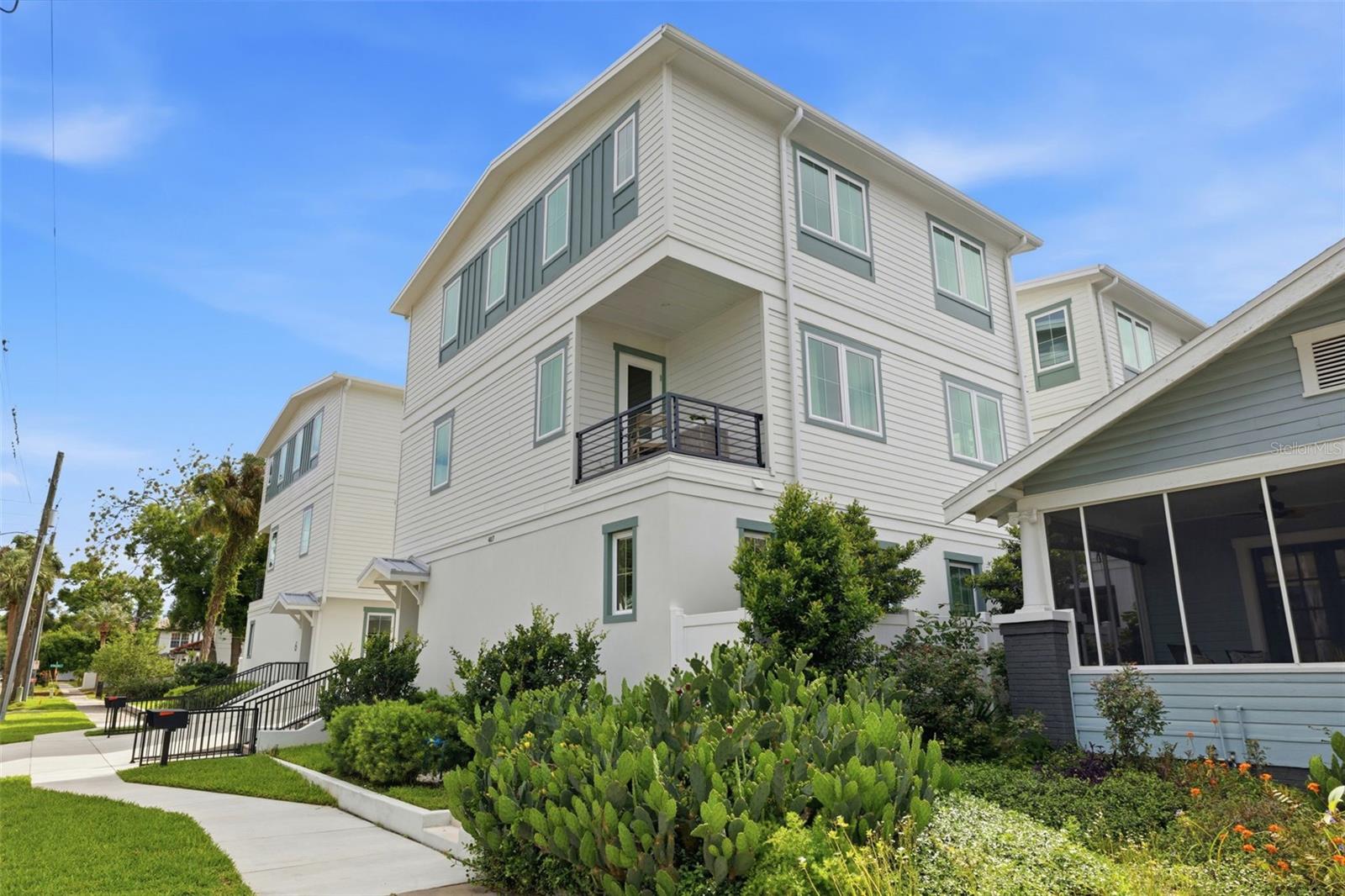 Listing photo id 50 for 407 Albany Avenue 1