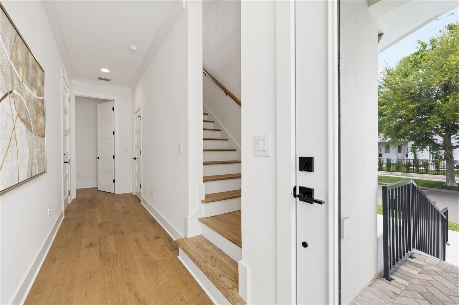 Listing photo id 5 for 407 Albany Avenue 1