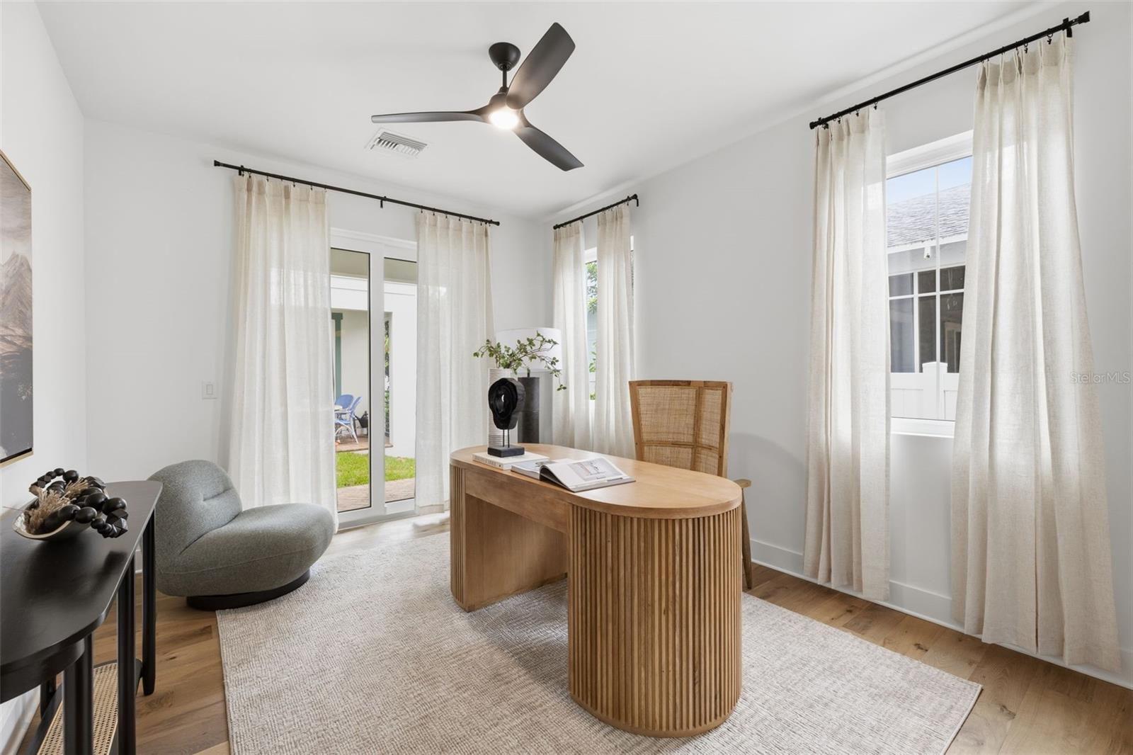 Listing photo id 7 for 407 Albany Avenue 1