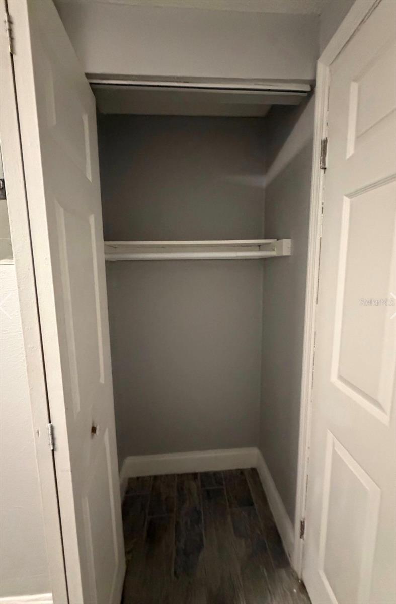 Image 10 of 11 For 1400 Strawberry Place 22