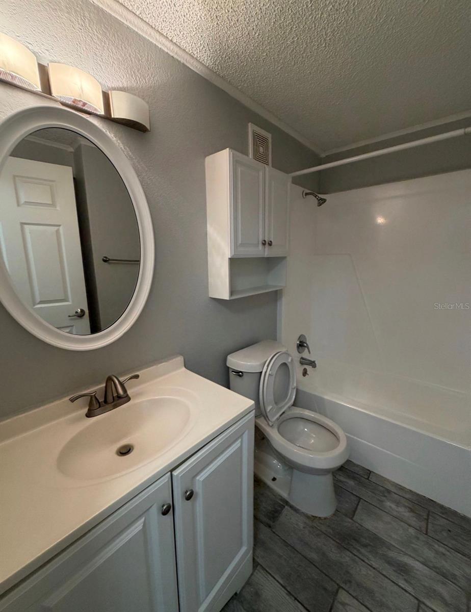 Image 11 of 11 For 1400 Strawberry Place 22