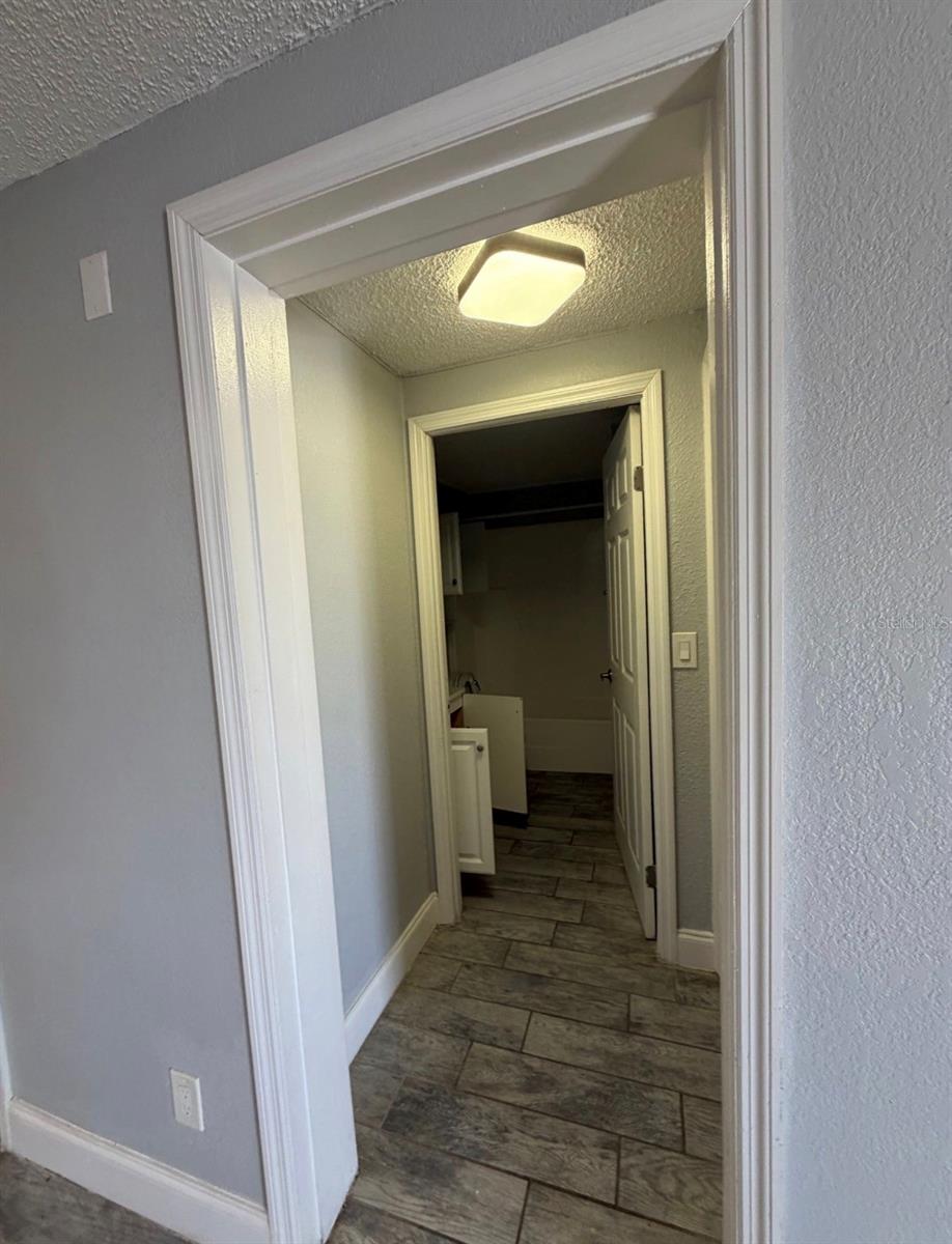 Image 7 of 11 For 1400 Strawberry Place 22