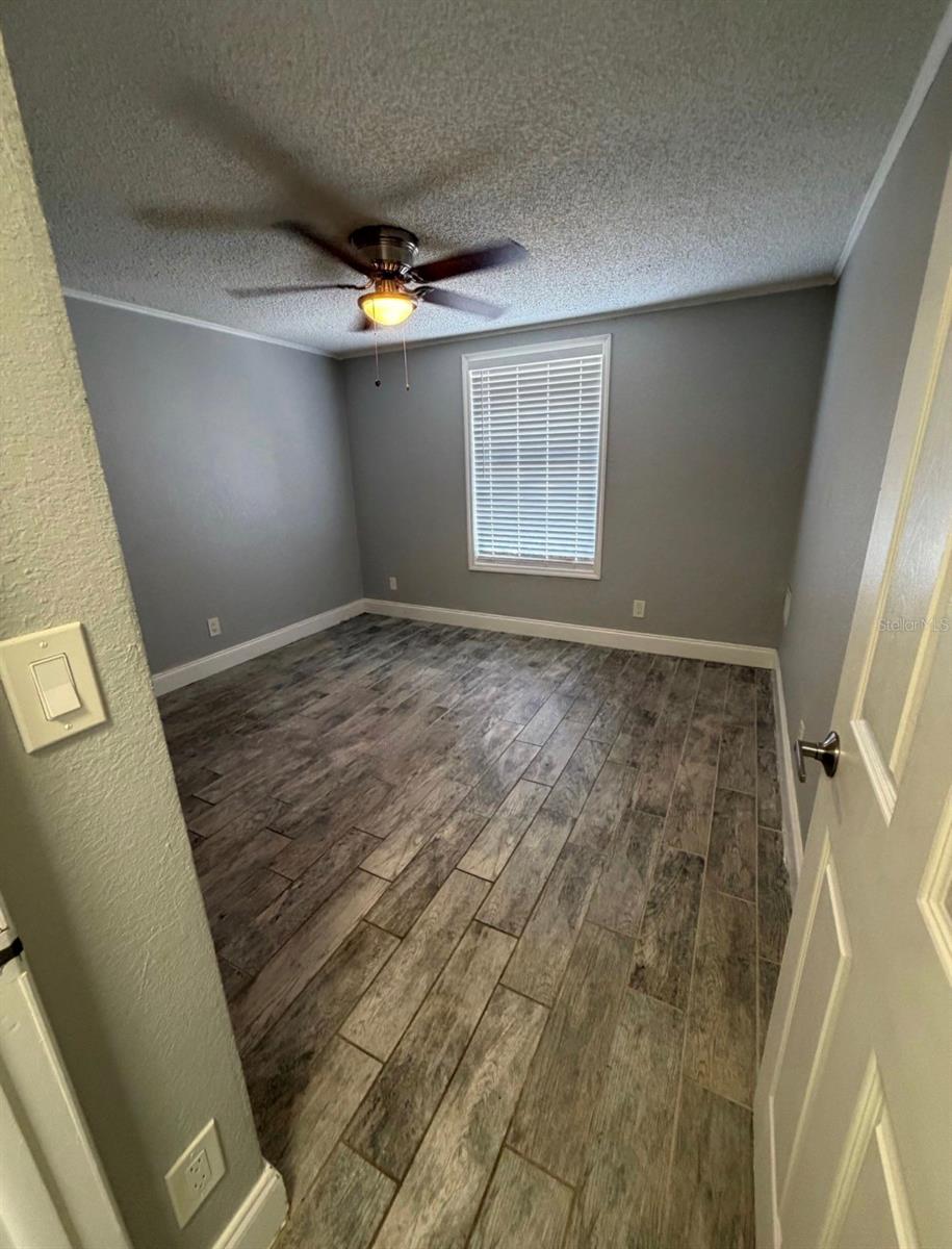 Image 8 of 11 For 1400 Strawberry Place 22