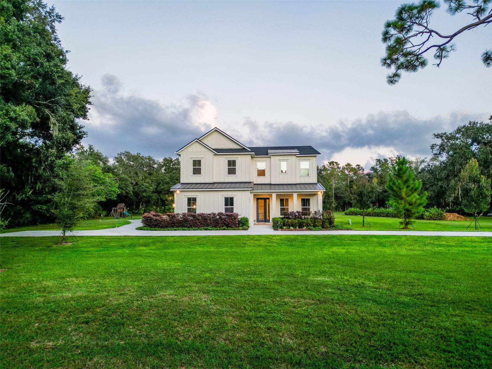 Listing photo id 0 for 2890 Alexandria Marie Lane