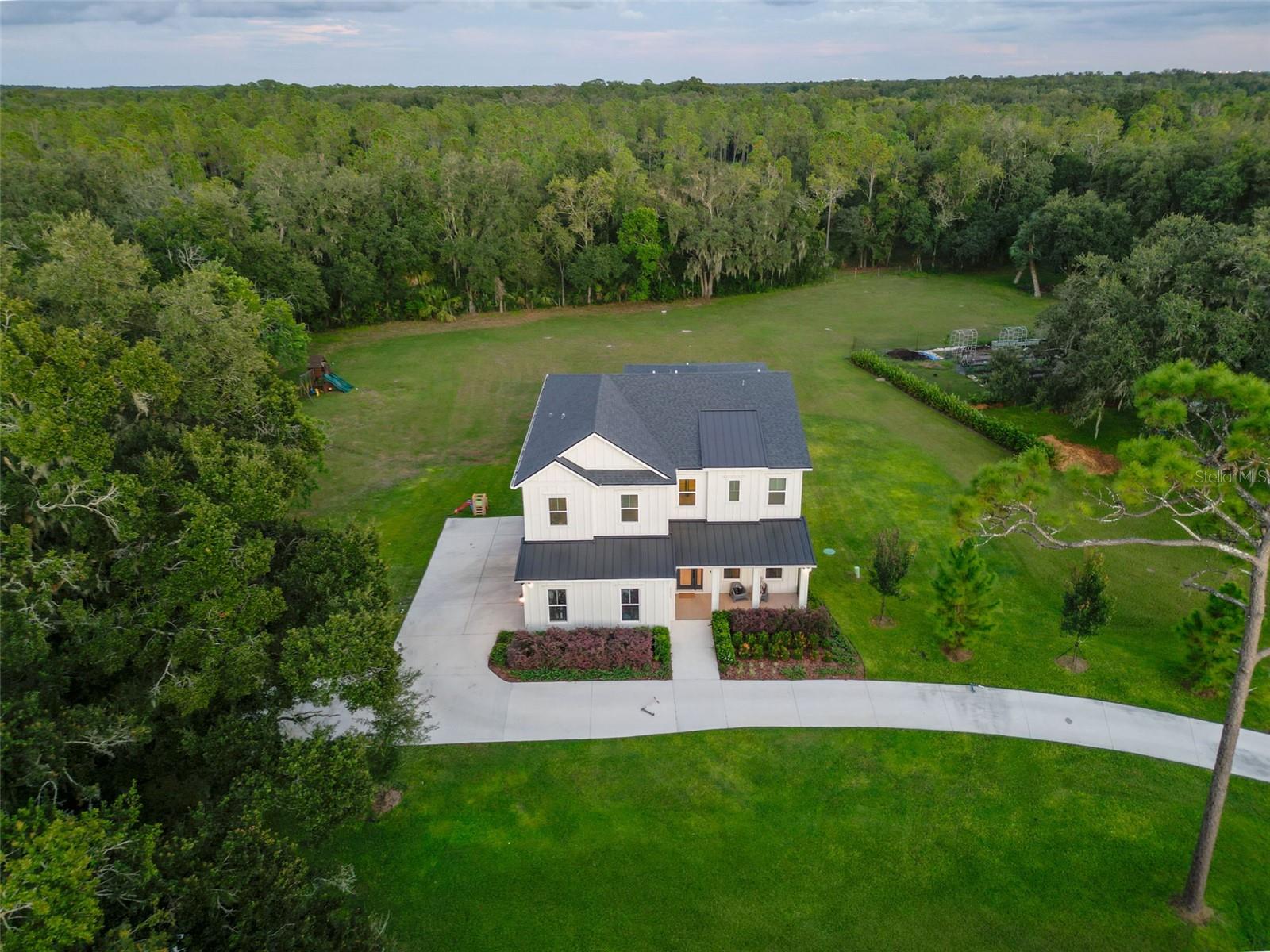 Listing photo id 1 for 2890 Alexandria Marie Lane