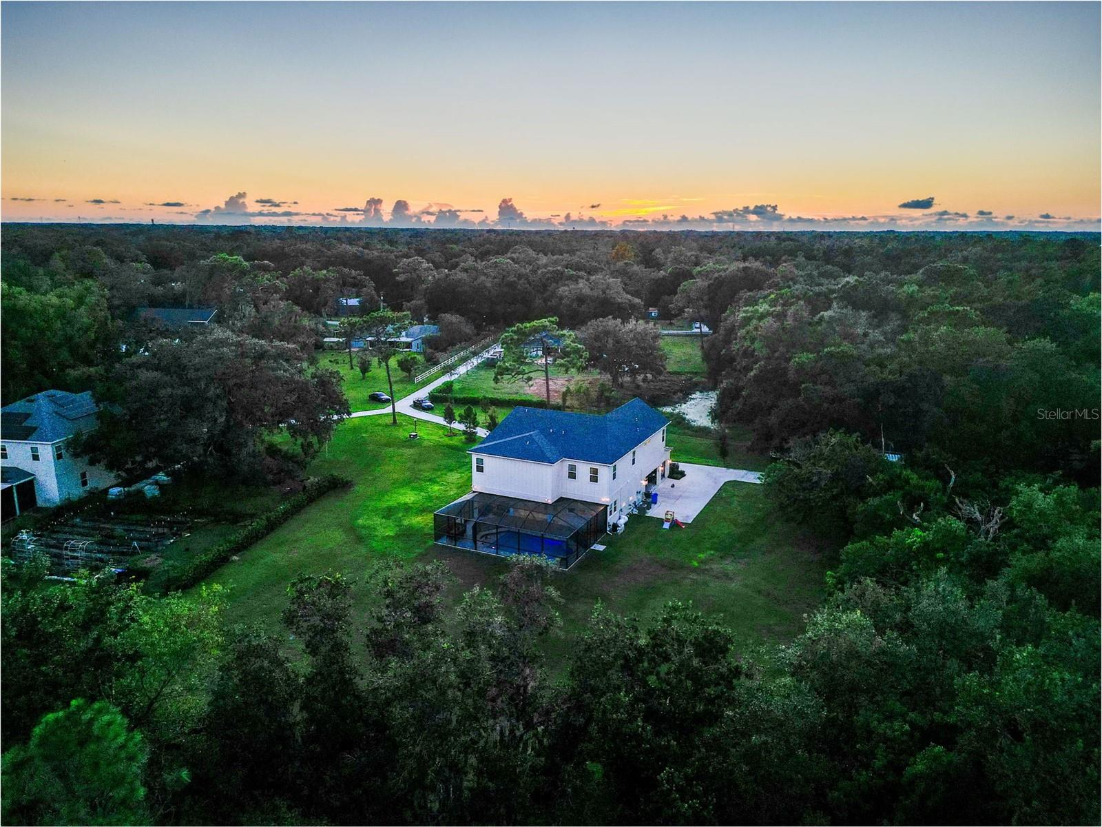 Listing photo id 2 for 2890 Alexandria Marie Lane