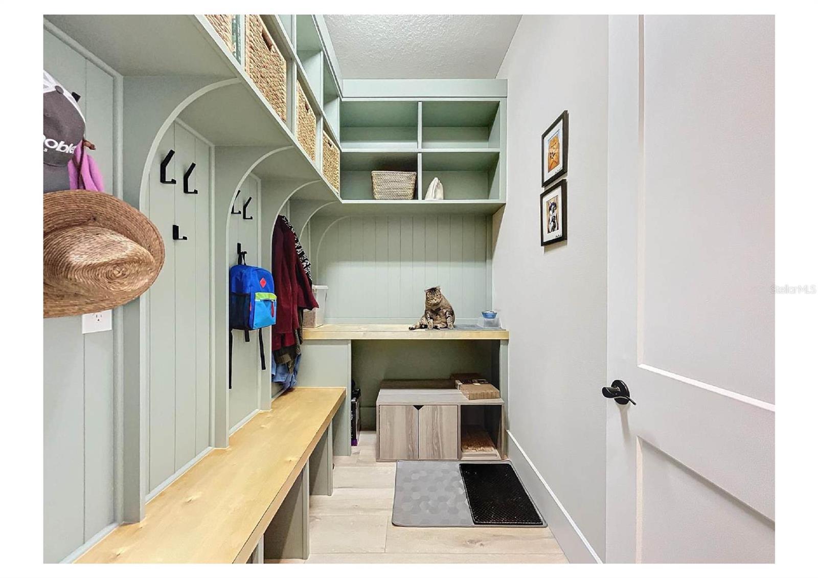 Listing photo id 48 for 2890 Alexandria Marie Lane