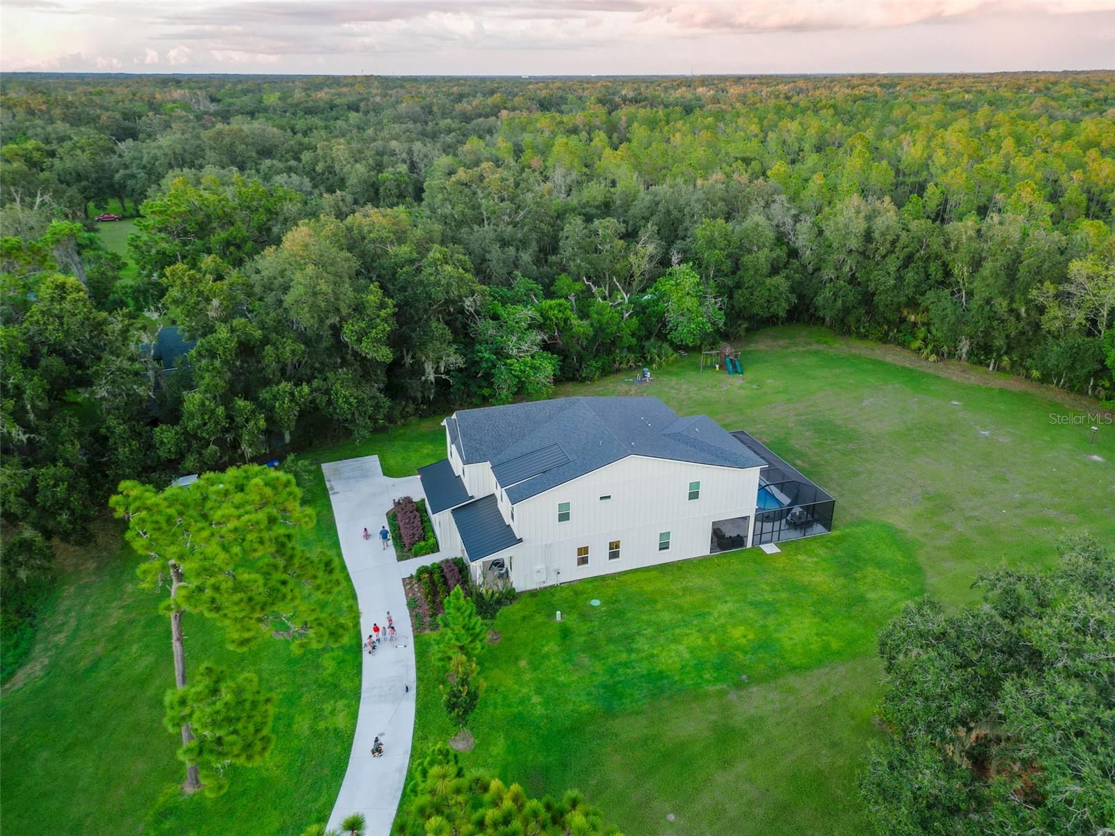 Listing photo id 5 for 2890 Alexandria Marie Lane