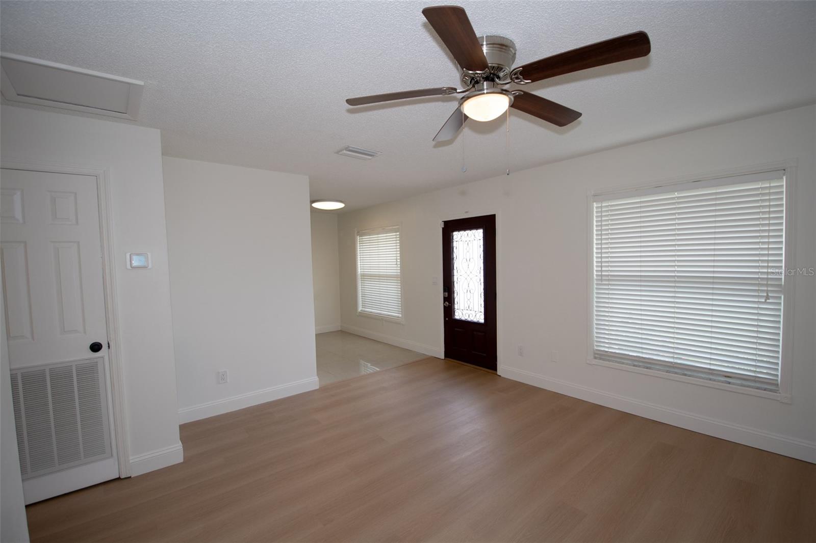 Image 10 of 53 For 2701 Calle Street