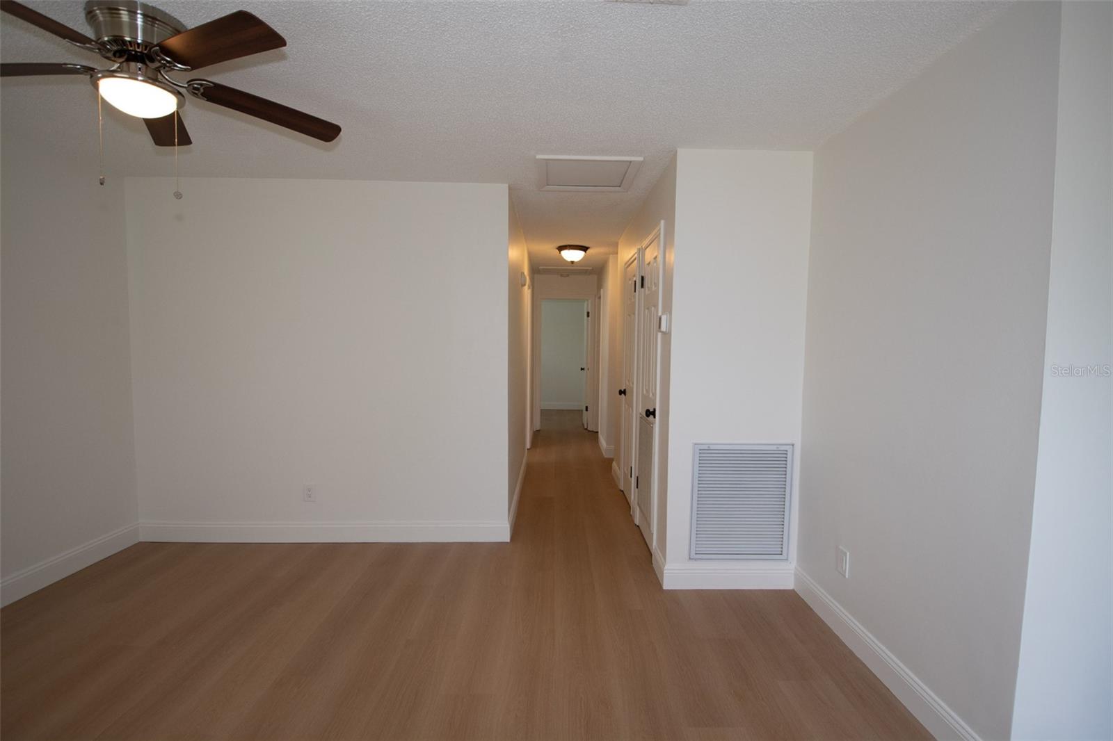 Image 11 of 53 For 2701 Calle Street