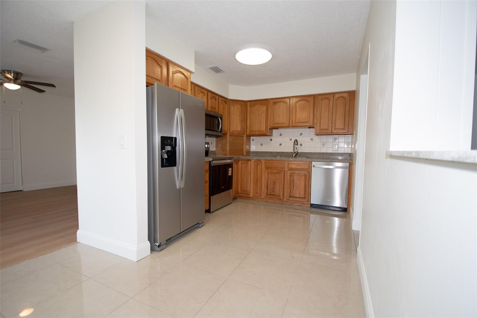 Image 13 of 53 For 2701 Calle Street