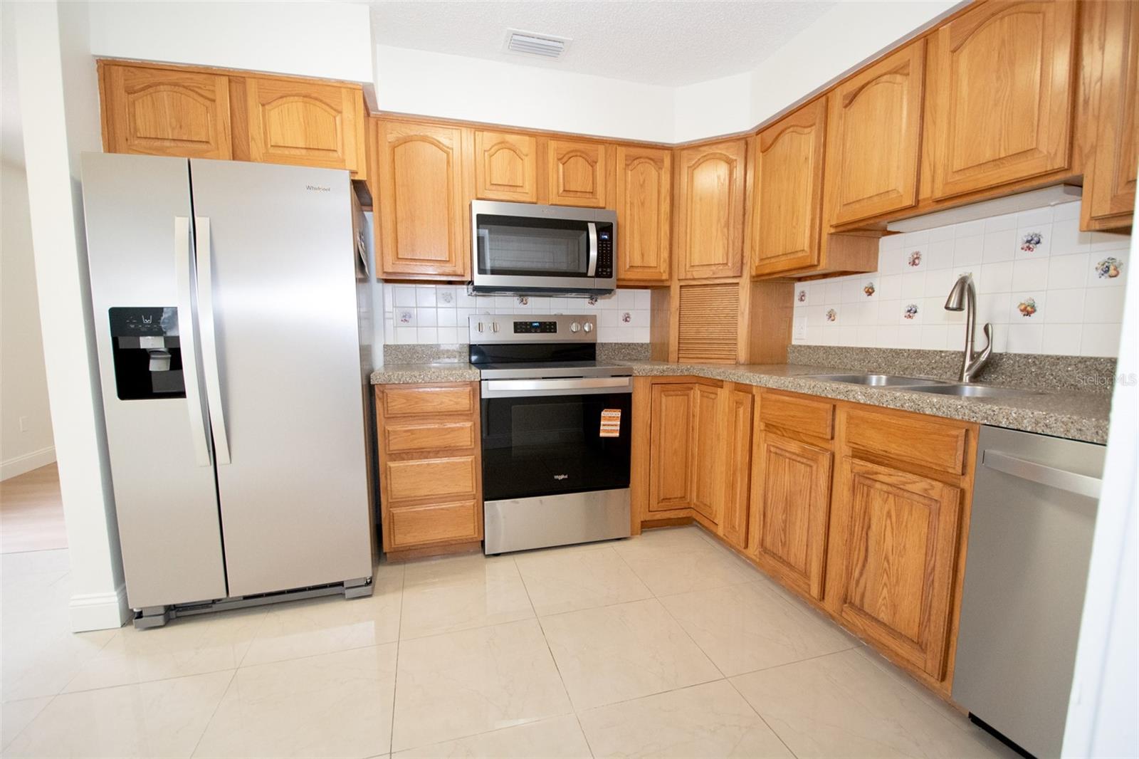 Image 15 of 53 For 2701 Calle Street