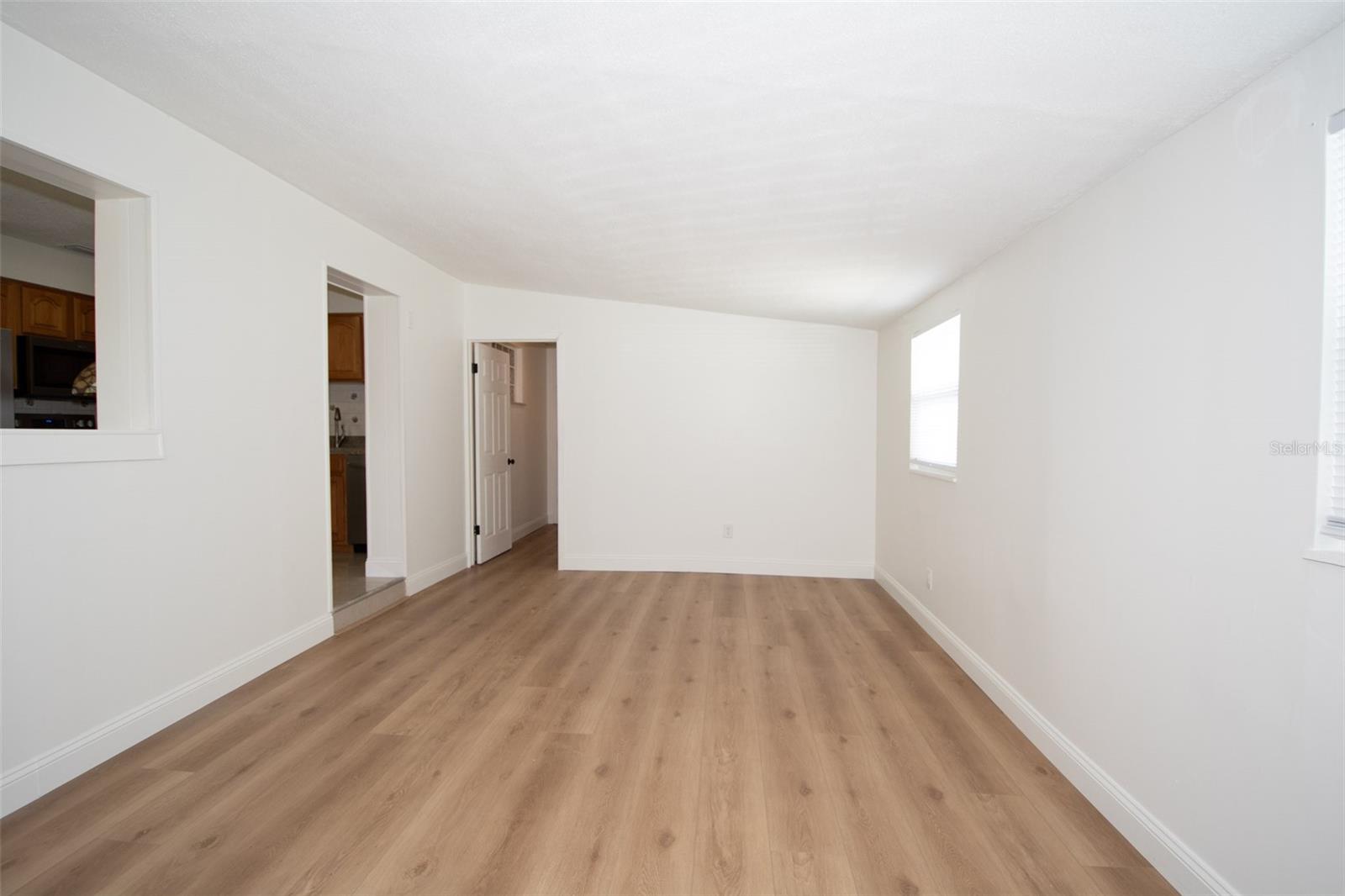 Image 18 of 53 For 2701 Calle Street