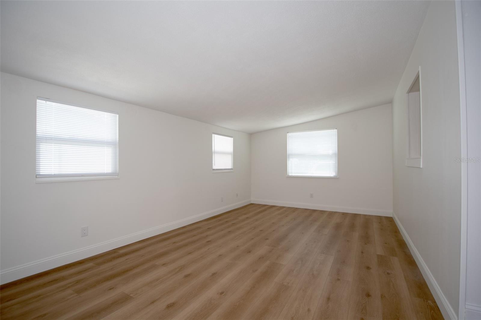 Image 21 of 53 For 2701 Calle Street