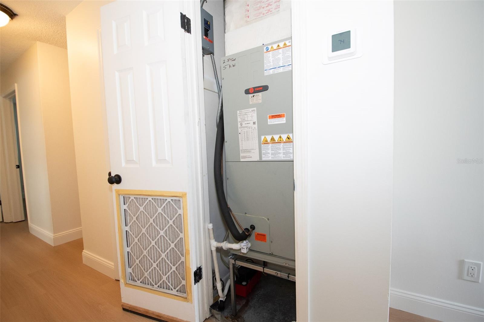 Image 23 of 53 For 2701 Calle Street