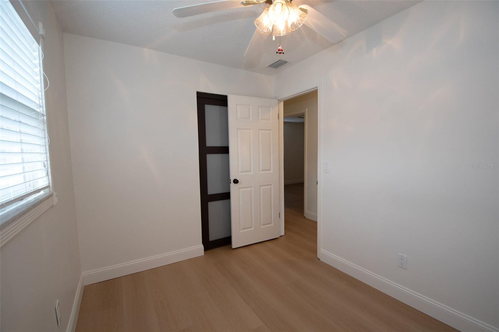 Image 24 of 53 For 2701 Calle Street