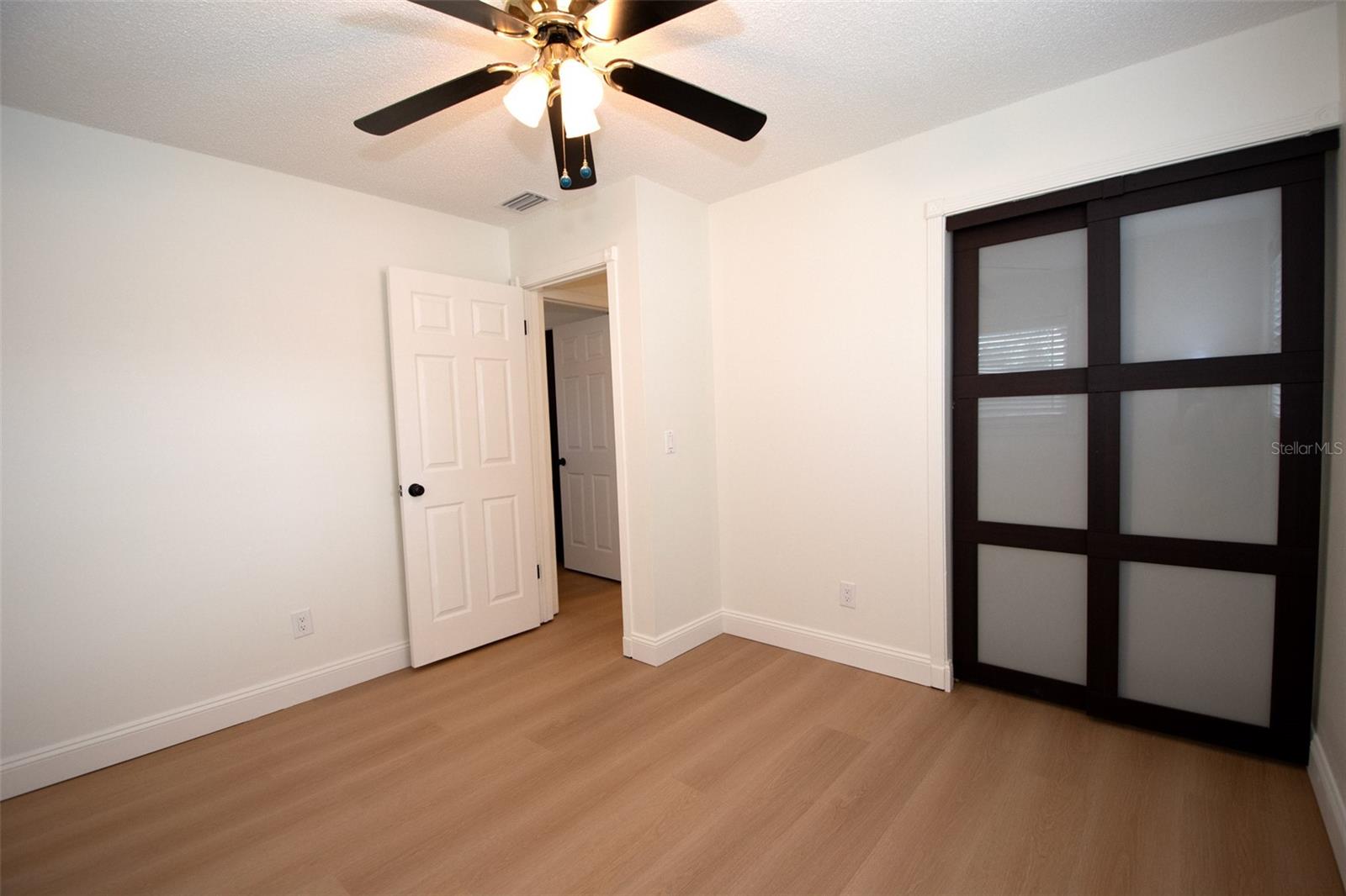 Image 27 of 53 For 2701 Calle Street