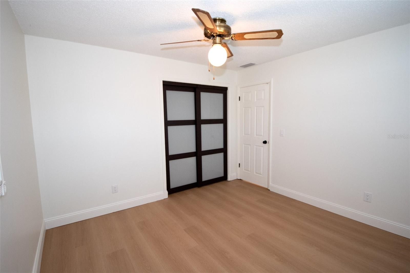 Image 34 of 53 For 2701 Calle Street