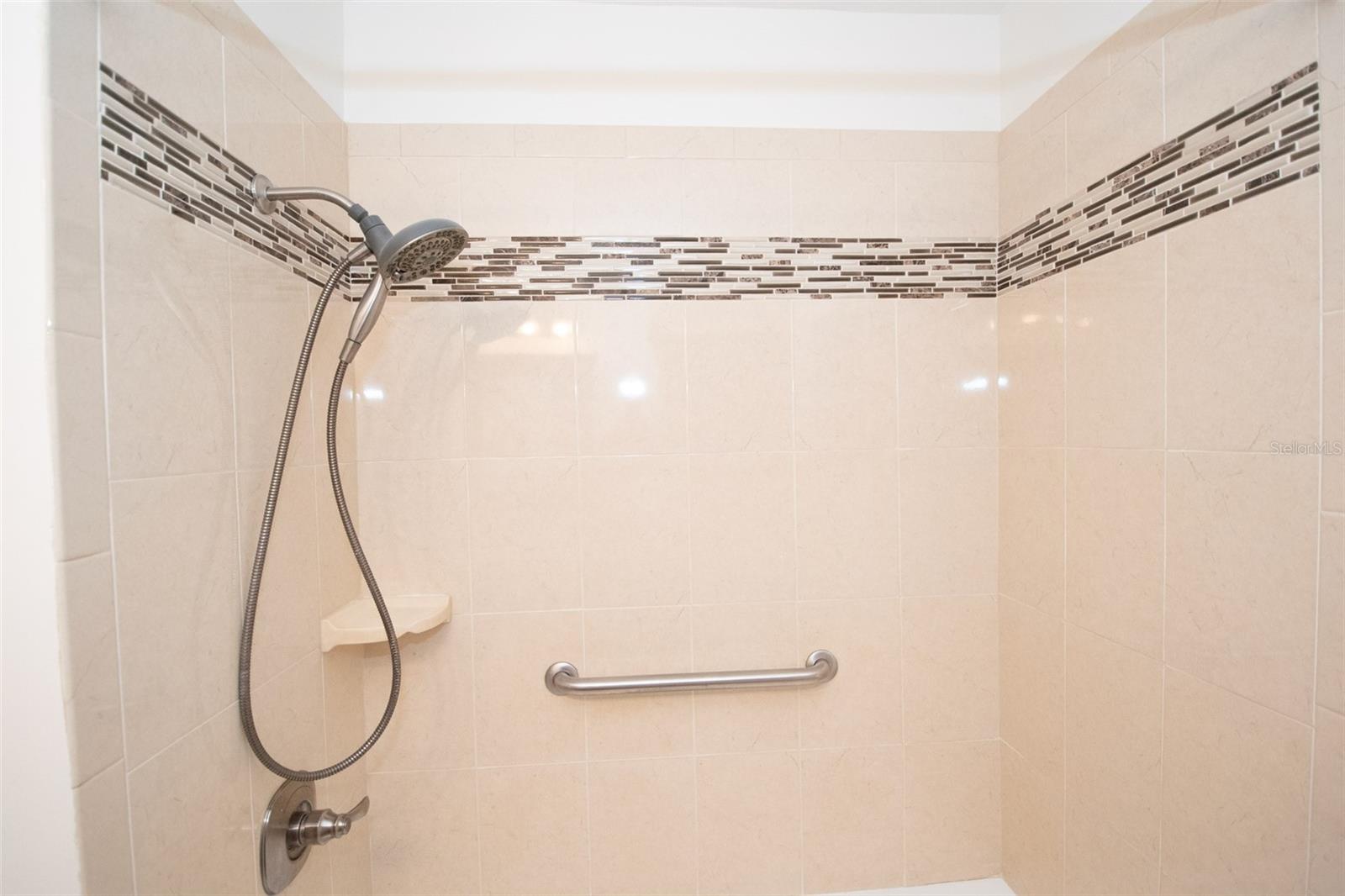 Image 38 of 53 For 2701 Calle Street