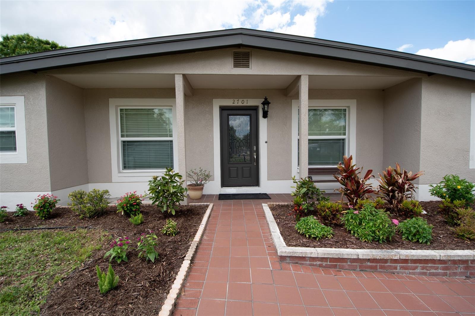 Image 4 of 53 For 2701 Calle Street