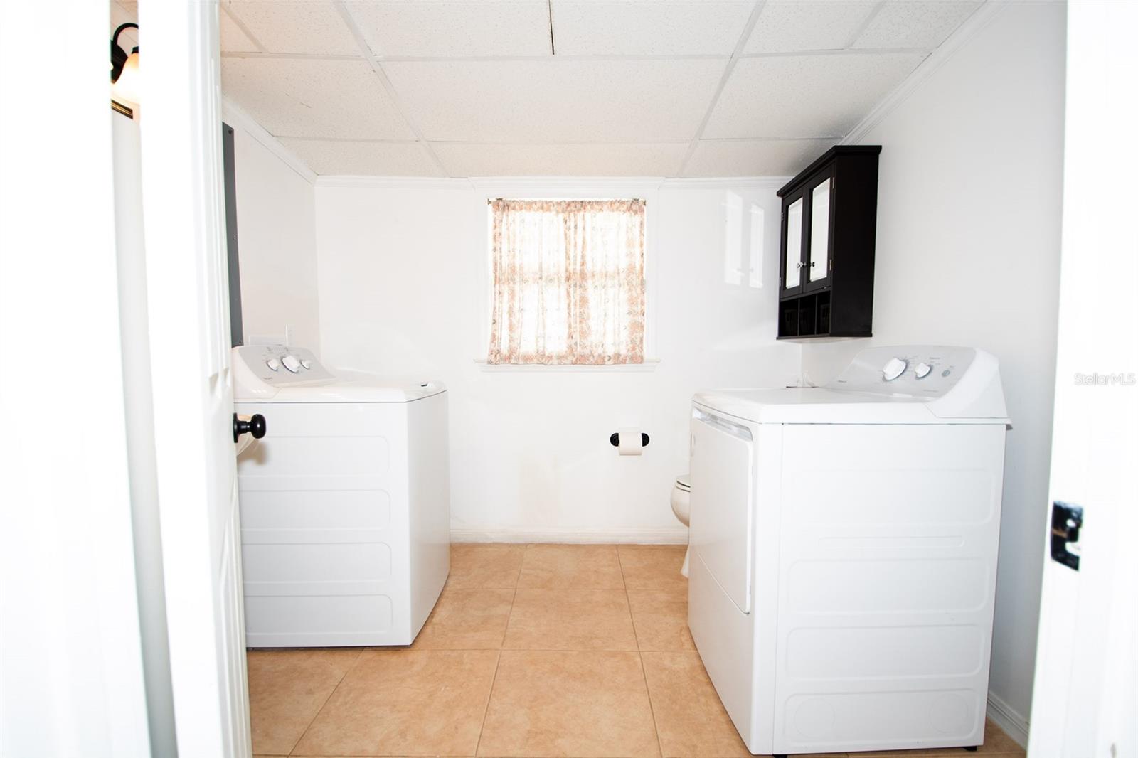 Image 45 of 53 For 2701 Calle Street