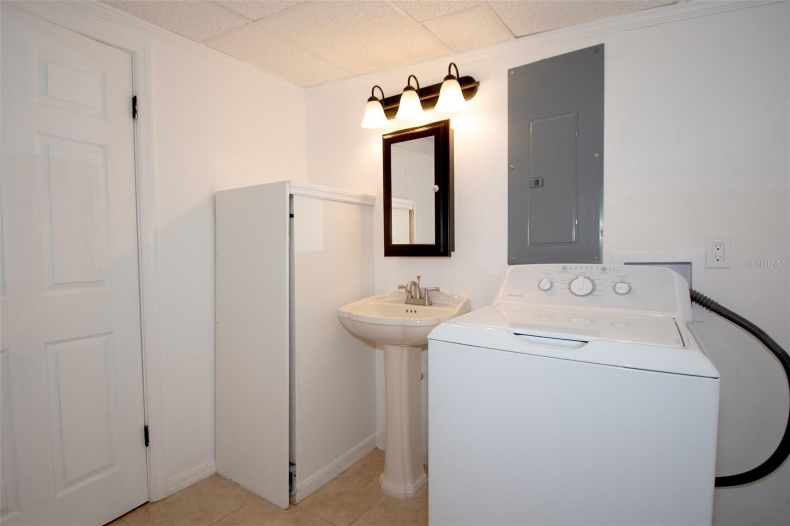 Image 46 of 53 For 2701 Calle Street